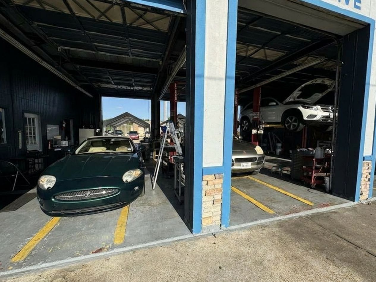 Jaguar, Mercedes and Porsche being serviced in the Car Time Automotive bays